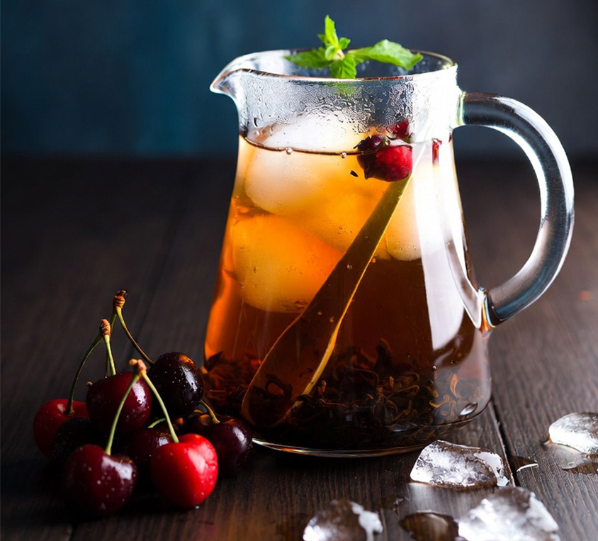 Przepis na mrożoną herbatę Women Energy Leo Tea z czerwonymi owocami i cytryną